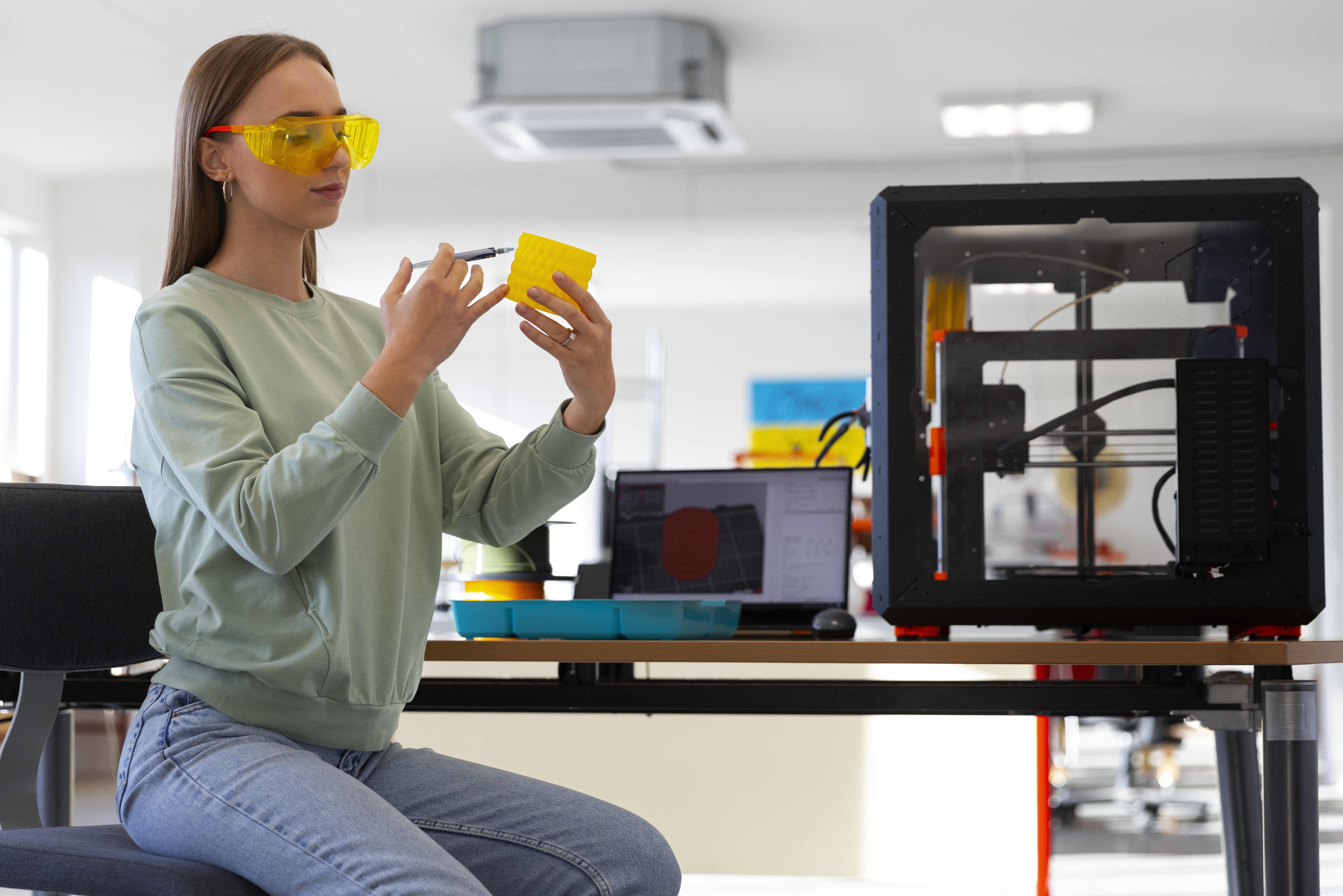 designer-using-3d-printer